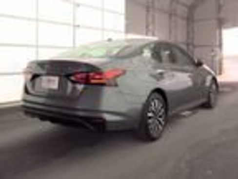 Used 2024 Nissan Altima 2.5 SV FWD image 2