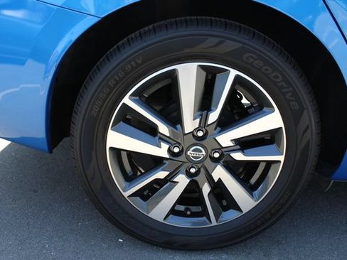Used 2021 Nissan Versa SV FWD image 10