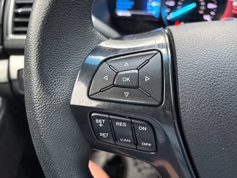 Used 2018 Ford Explorer XLT w/ Equipment Group 202A AWD/4WD image 11