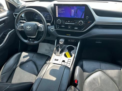 Used 2024 Toyota Highlander Platinum AWD/4WD image 40