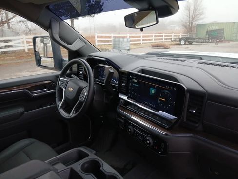 Used 2024 Chevrolet Silverado 2500 LT image 48