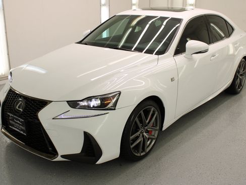 Used 2019 Lexus IS 350 F Sport image 4