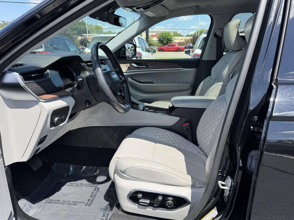Used 2021 Jeep Grand Cherokee L Summit w/ Luxury Tech Group V AWD/4WD image 18