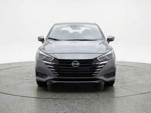 Used 2025 Nissan Versa SV image 2