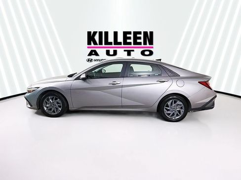 Used 2024 Hyundai Elantra SEL FWD image 3