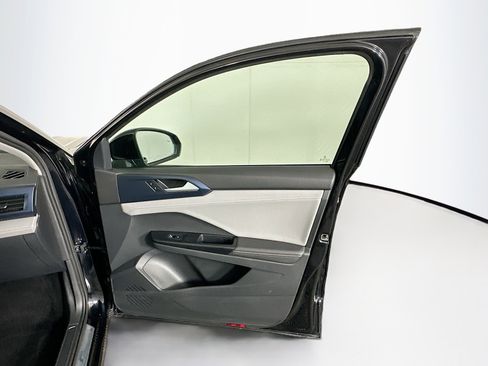 Used 2024 Volkswagen Taos SE image 29