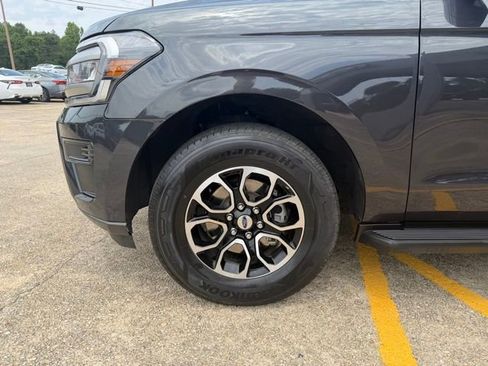 Used 2024 Ford Expedition XLT RWD image 5
