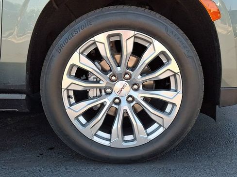 Used 2024 GMC Yukon Denali AWD/4WD image 12