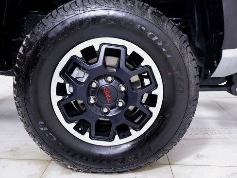 Used 2025 Toyota Tacoma TRD Off-Road image 31