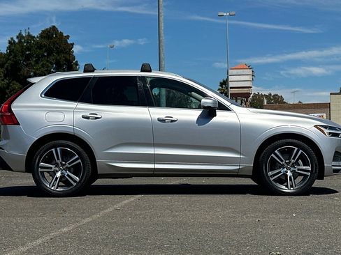Used 2020 Volvo XC60 T5 Momentum w/ Premium Package AWD/4WD image 2