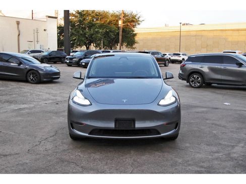 Used 2025 Tesla Model Y Long Range RWD image 2