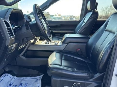 Used 2019 Ford Expedition XLT w/ Equipment Group 201A AWD/4WD image 17