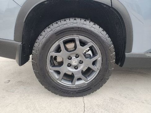 Used 2025 Honda Pilot TrailSport image 16