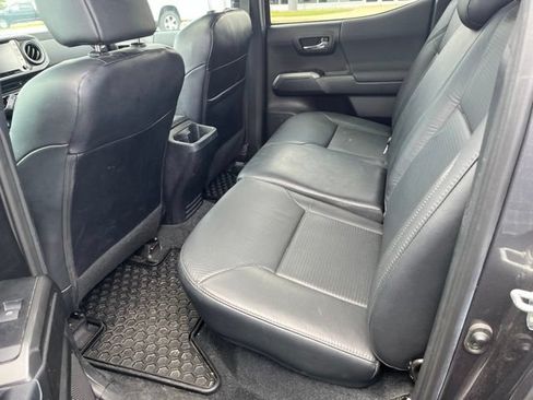 Used 2021 Toyota Tacoma TRD Off-Road AWD/4WD image 8