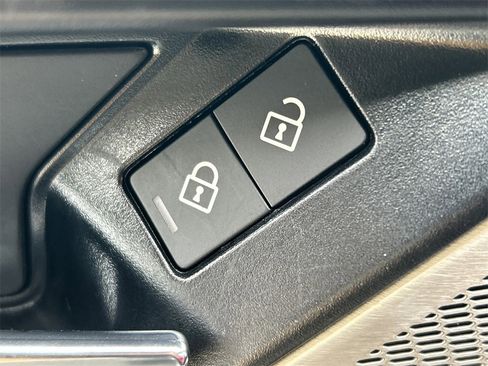 Used 2024 Jaguar F-PACE R-Dynamic S image 25