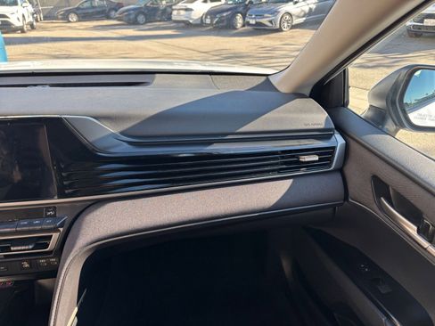 Used 2025 Toyota Camry LE image 35