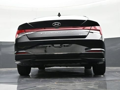 Used 2023 Hyundai Elantra Limited w/ Preferred Accessory Package FWD image 23