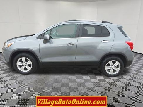 Used 2019 Chevrolet Trax LT w/ LT Convenience Package FWD image 9
