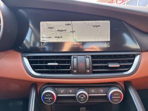 Used 2018 Alfa Romeo Giulia AWD image 37