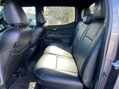 Used 2022 Toyota Tacoma TRD Off-Road image 26