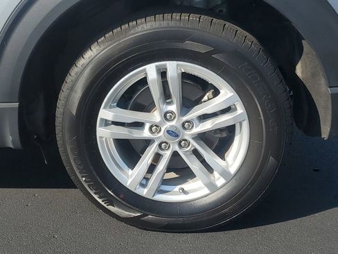 Used 2022 Ford Explorer XLT image 5