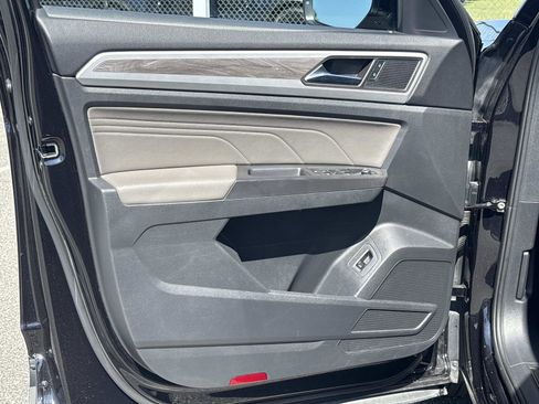 Used 2023 Volkswagen Atlas Cross Sport SE w/ Panoramic Sunroof Package FWD image 17