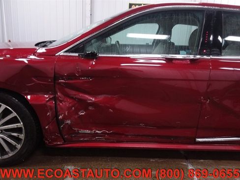 Used 2017 Lincoln Continental Select image 16