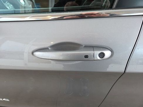 Used 2019 Jeep Cherokee Latitude w/ Comfort & Convenience Group image 33