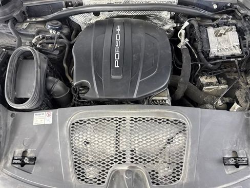 Used 2020 Porsche Macan AWD/4WD image 19