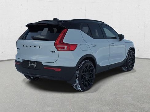 Used 2022 Volvo XC40 T5 R-Design w/ Advanced Package image 5