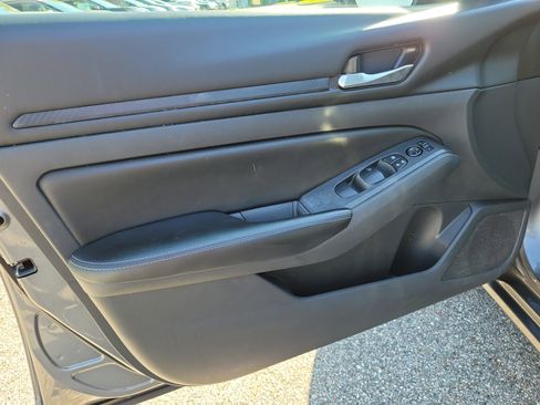 Certified 2024 Nissan Altima 2.5 SV FWD image 16