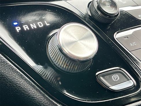 Used 2019 Chrysler Pacifica Touring-L w/ S Appearance Package image 16