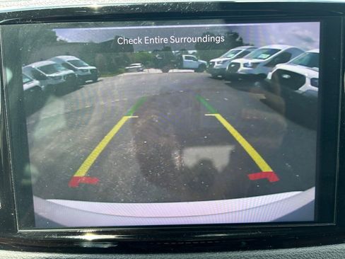 Used 2023 Chrysler Pacifica Touring-L FWD image 28