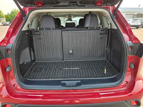 Certified 2024 Toyota Highlander LE AWD/4WD image 14