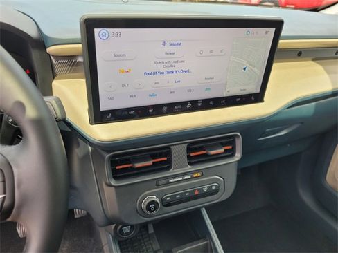 Used 2025 Ford Maverick Lariat w/ 4K Tow Package image 25