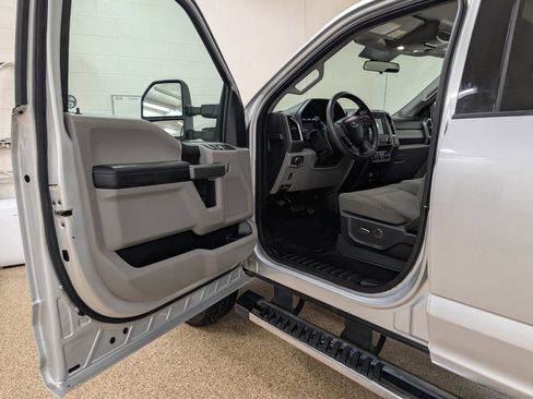 Used 2018 Ford F250 XLT w/ XLT Value Package image 6