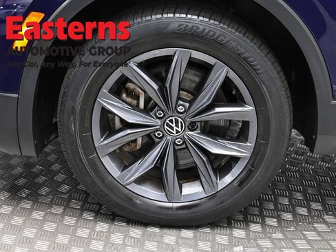 Used 2022 Volkswagen Tiguan SE w/ Panoramic Sunroof Package AWD/4WD image 32