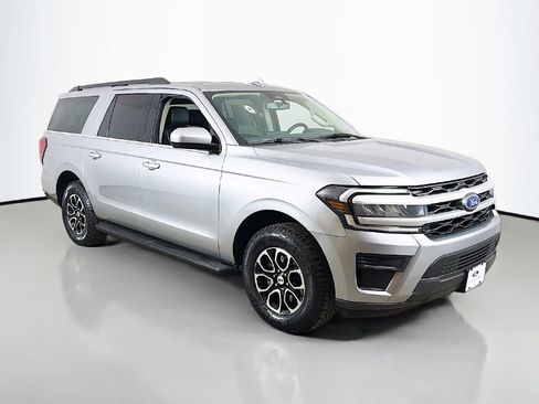 Used 2024 Ford Expedition Max XLT image 2