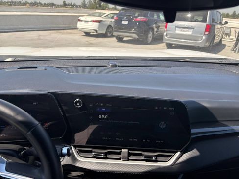 Used 2025 Chevrolet Equinox LT FWD image 17
