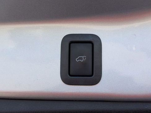 Used 2017 Toyota Highlander XLE image 31