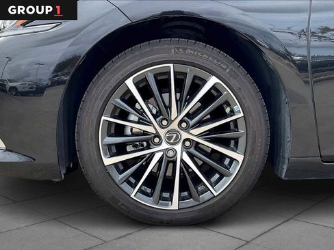 Used 2024 Lexus ES 350 w/ Premium Package image 8