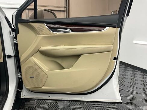 Used 2018 Cadillac XT5 Luxury w/ Driver Awareness Package image 13