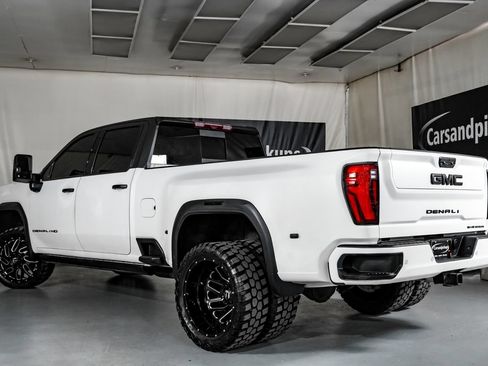 Used 2024 GMC Sierra 3500 Denali Ultimate AWD/4WD image 10