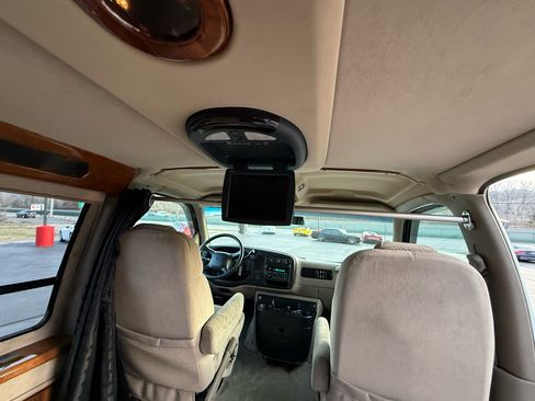 Used 2002 Chevrolet Express 2500 w/ Preferred Equipment Group 2 image 41