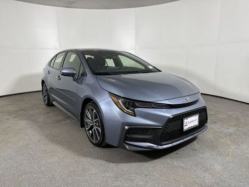 Used 2021 Toyota Corolla SE w/ SE Premium Package image 3