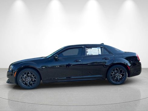 Used 2022 Chrysler 300 Touring L w/ Safetytec Plus Group AWD/4WD image 2