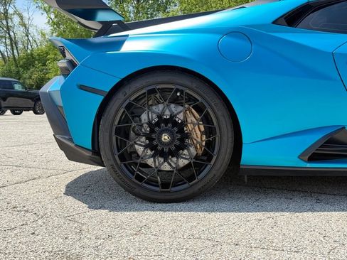 Used 2022 Lamborghini Huracan STO RWD image 11