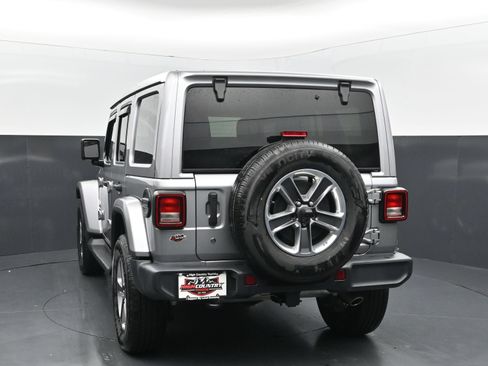 Used 2020 Jeep Wrangler Unlimited Sahara AWD/4WD image 4