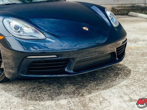 Used 2018 Porsche 718 Cayman RWD image 22
