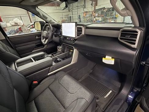 Used 2024 Toyota Tundra Limited AWD/4WD image 19